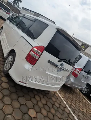 Toyota Noah 2012 White