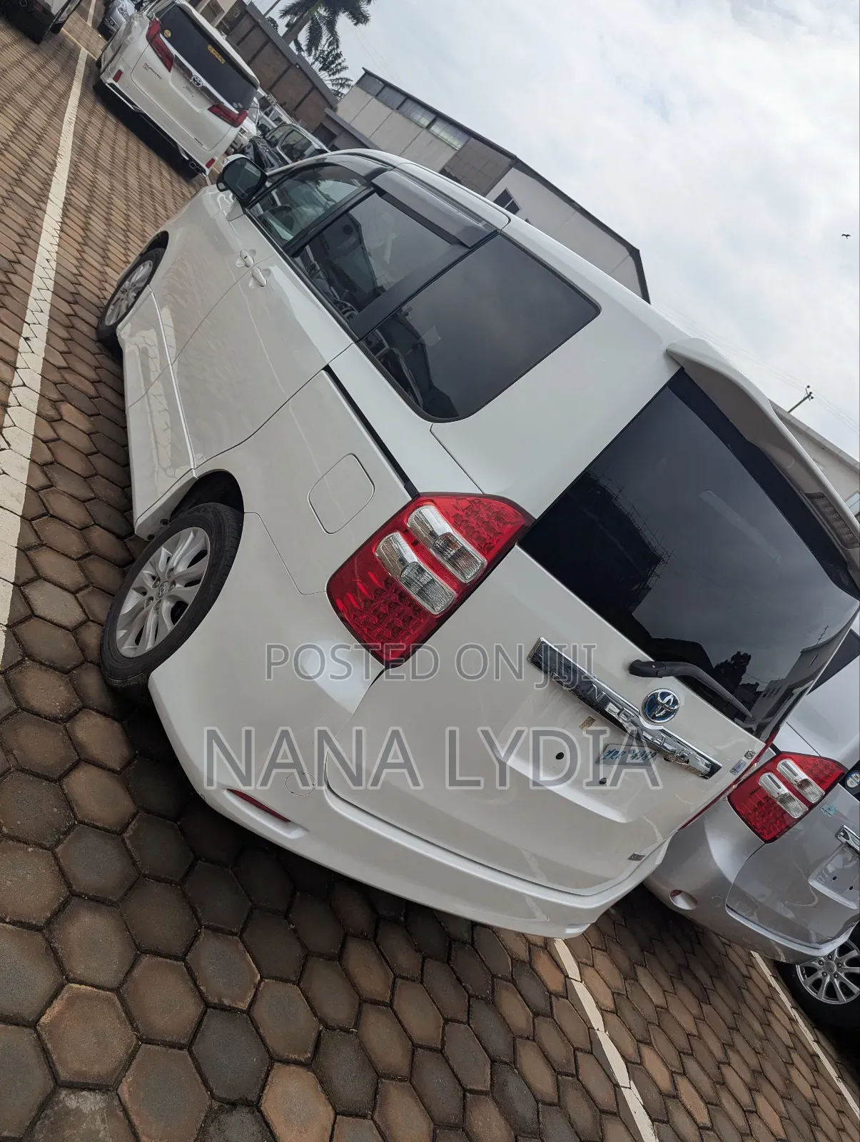 Toyota Noah 2012 White