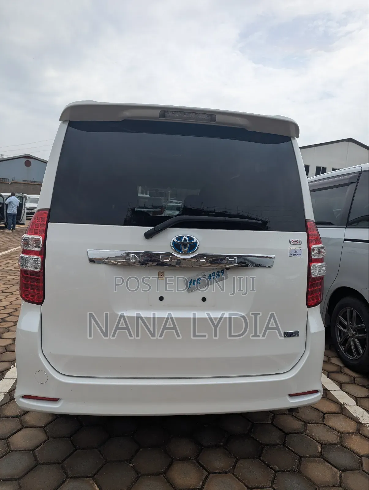 Toyota Noah 2012 White