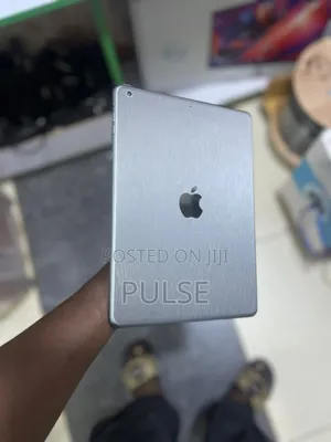 Apple iPad Air 32 GB Gray