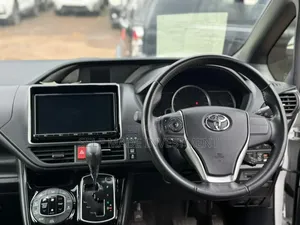 Toyota Noah 2017 White