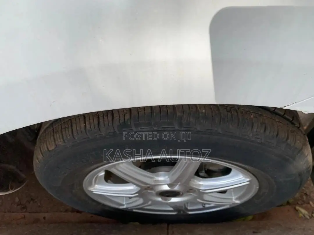 Toyota Sienta 2012 White
