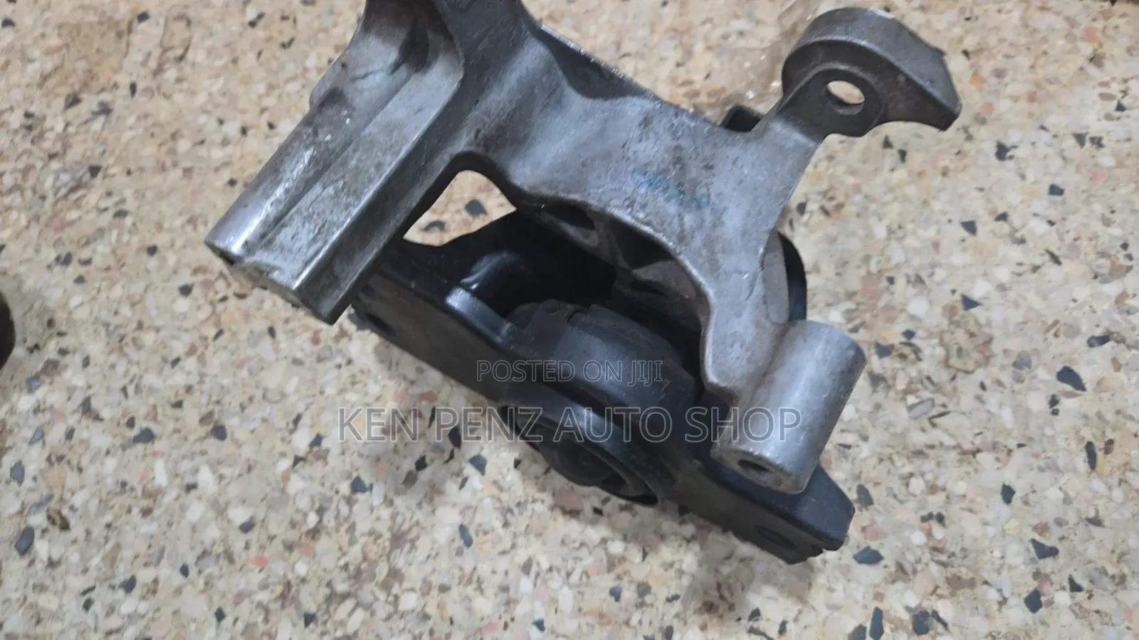 Nissan Xtrail 2012 Engine Mounting