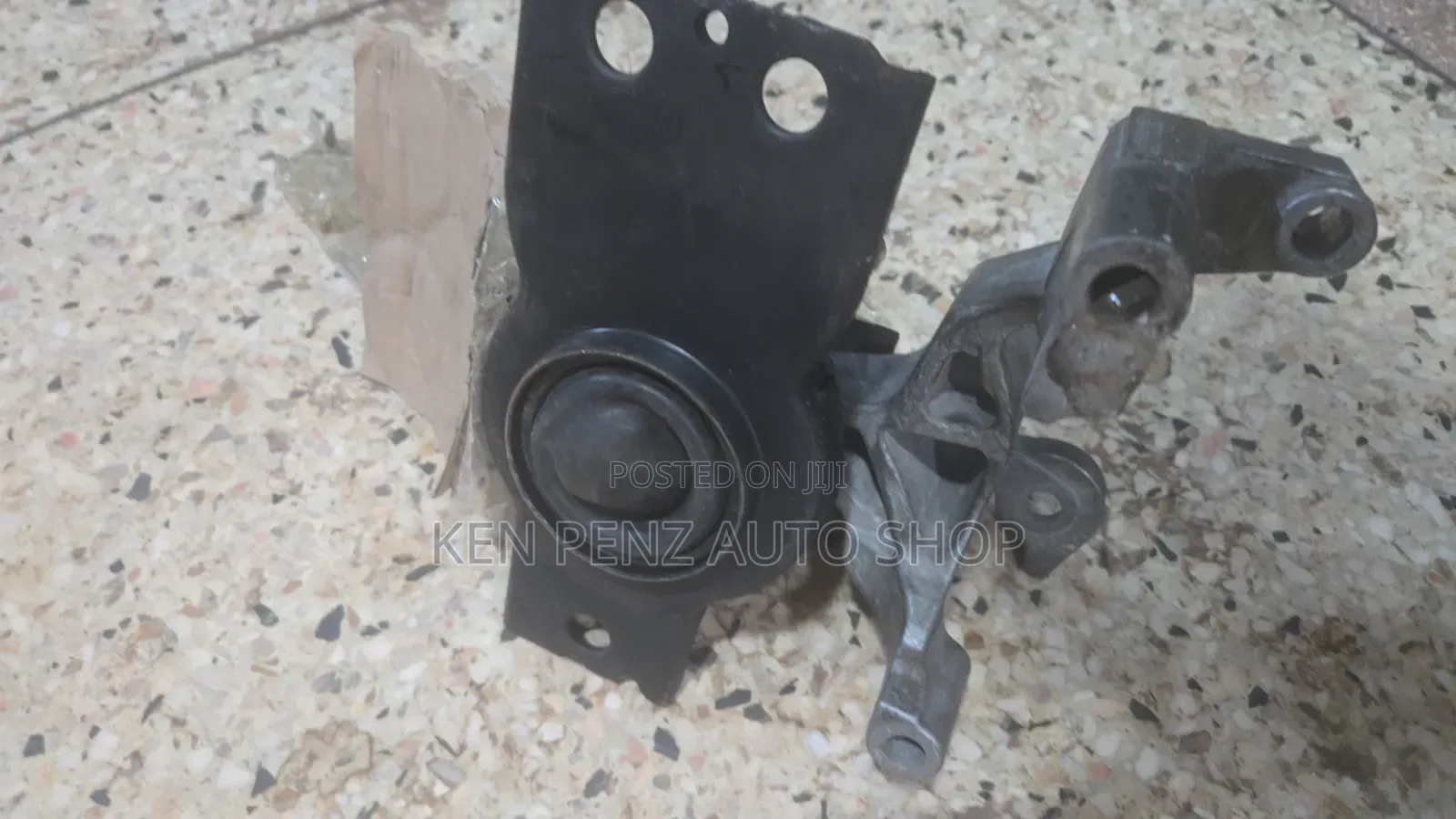 Nissan Xtrail 2012 Engine Mounting