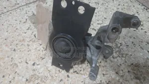 Nissan Xtrail 2012 Engine Mounting