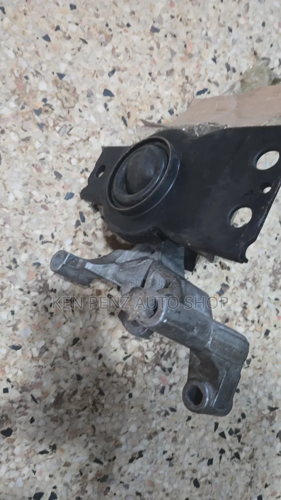 Nissan Xtrail 2012 Engine Mounting