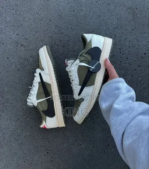 Nike Air Jordan 1 Retro Low Og Sp Travis Scott "Medium Olive".