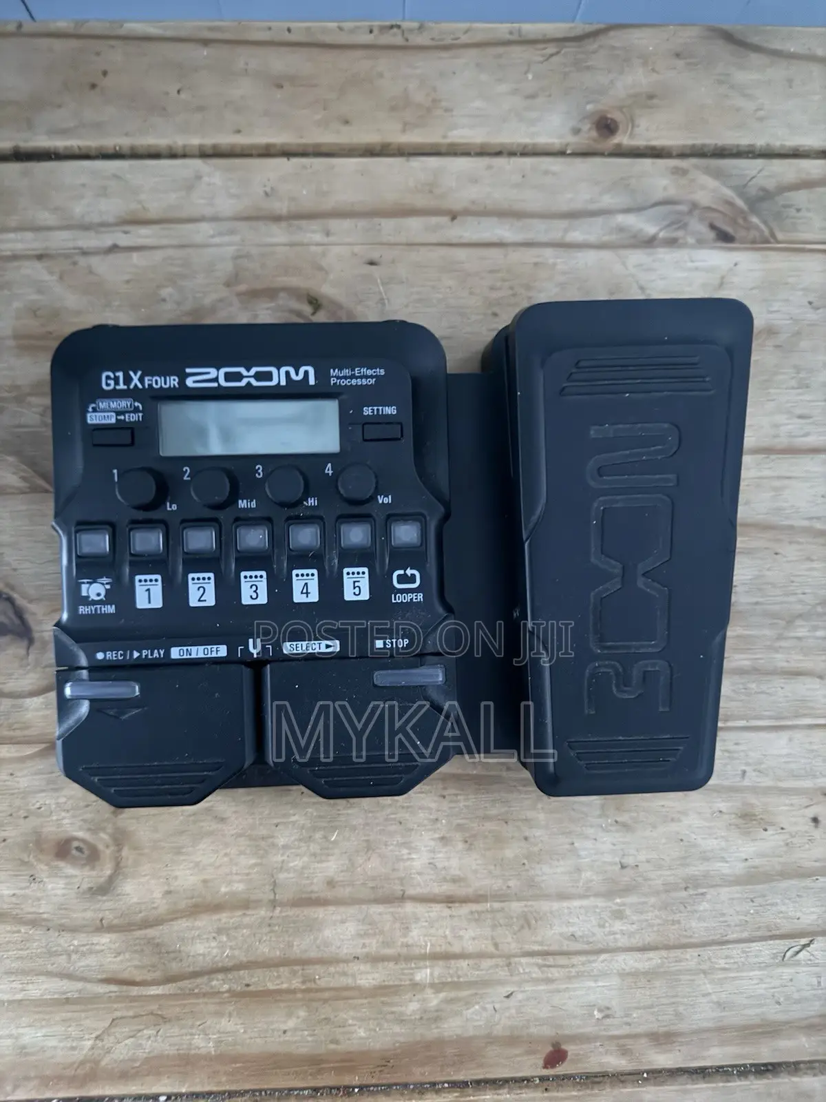 Zoom G1x Four Multi-Effects Processor