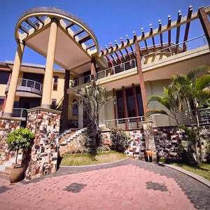 6bdrm Maisonette in Lubowa Entebbe Road, Division A for sale