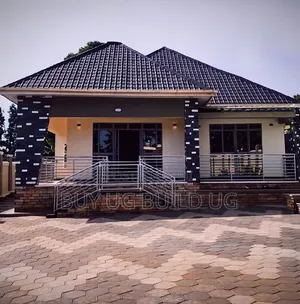 3bdrm Bungalow in Kitende Entebbe Road, Central Division for sale