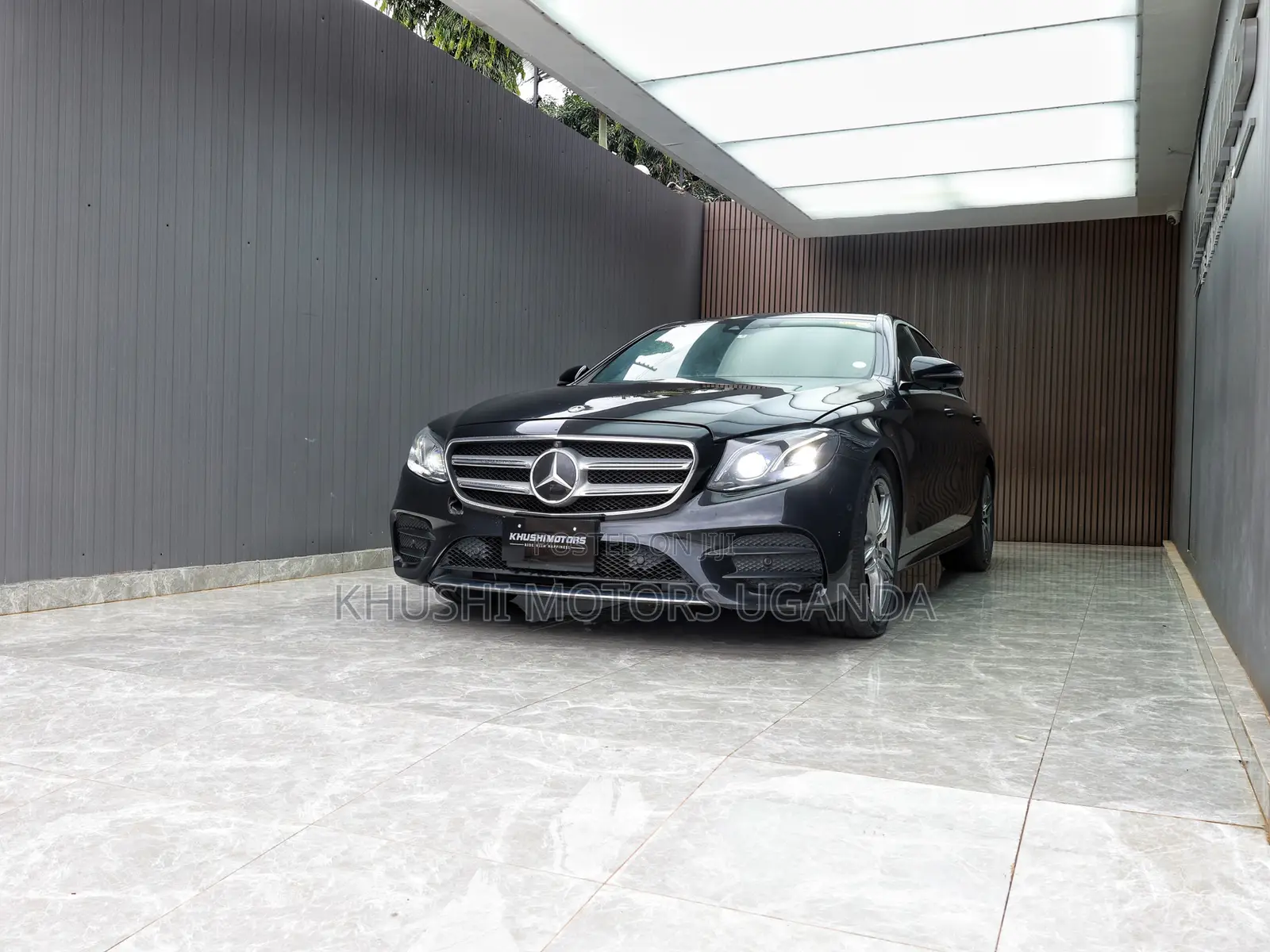 Mercedes-Benz E220 2017 Black