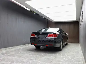 Toyota Crown 2013 Black