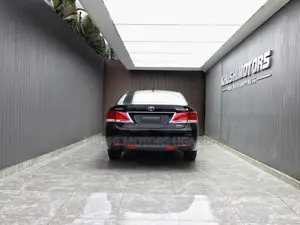 Toyota Crown 2013 Black