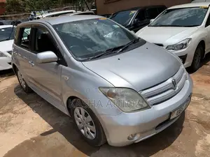 Toyota IST 2006 Silver