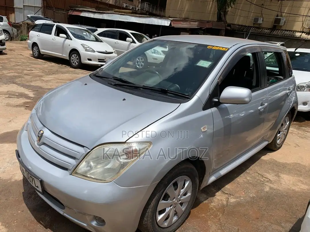 Toyota IST 2006 Silver
