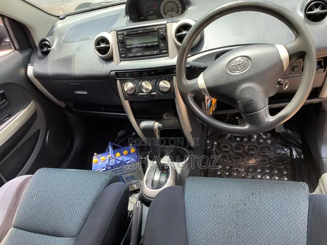 Toyota IST 2006 Silver