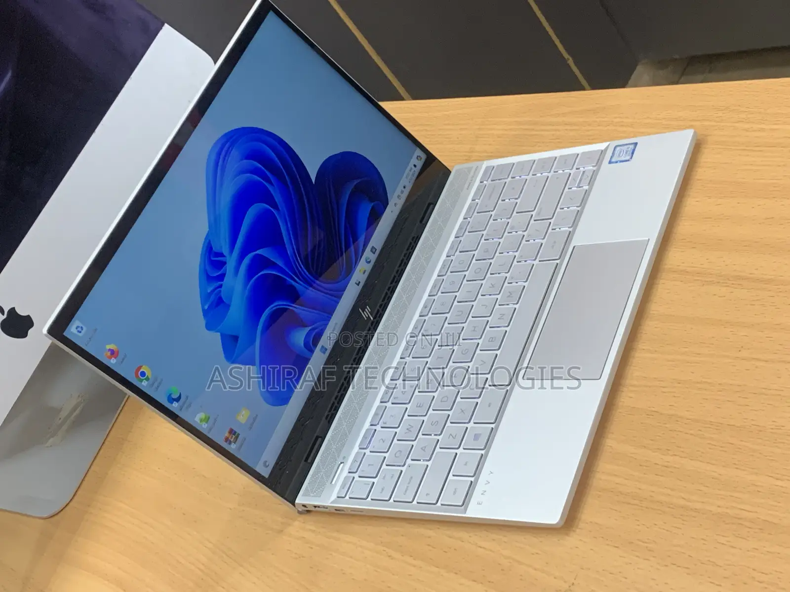 New Laptop HP Envy 13 8GB Intel Core i5 SSD 256GB