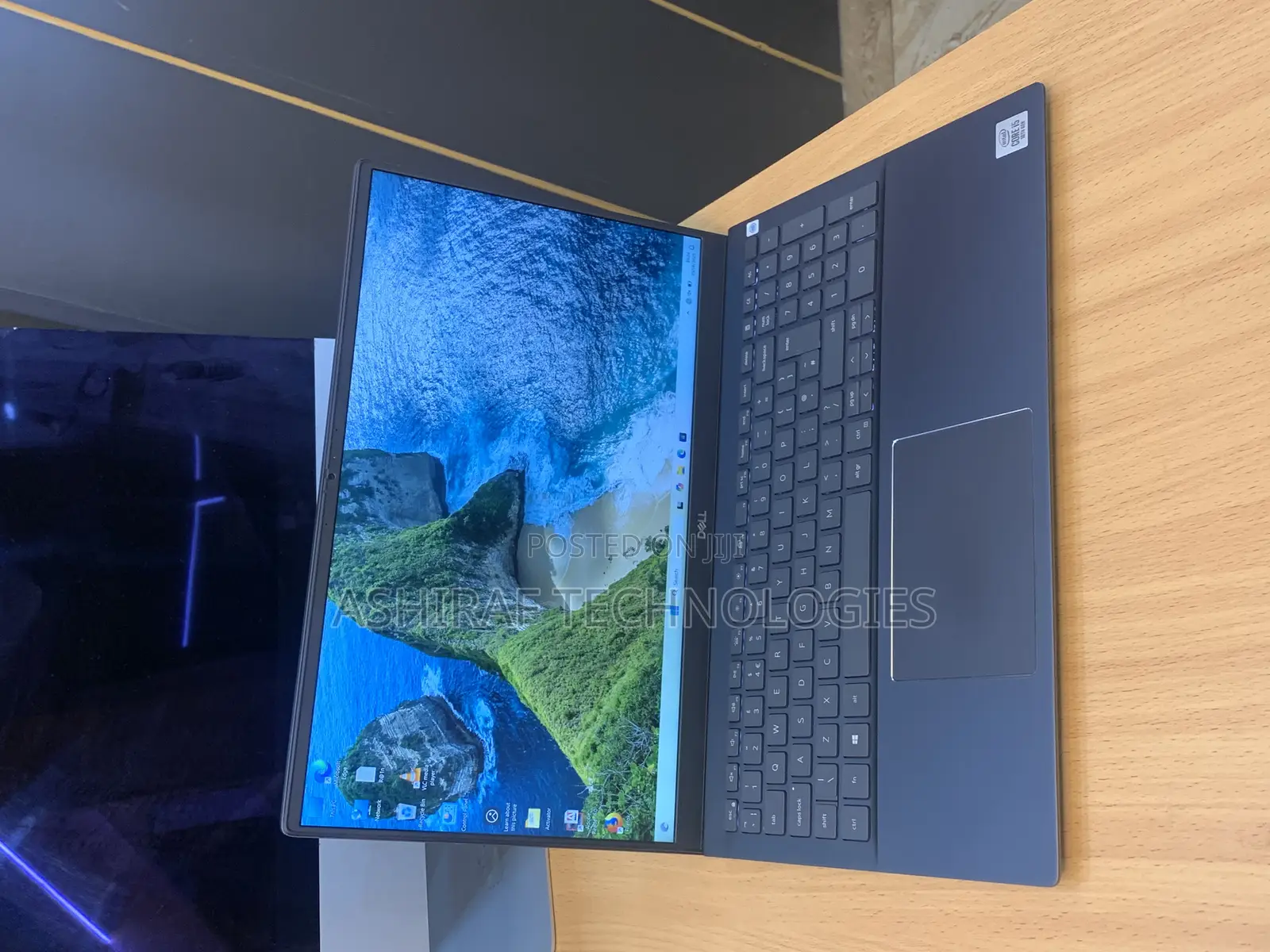 New Laptop Dell Vostro 15 5568 8GB Intel Core i5 SSD 256GB
