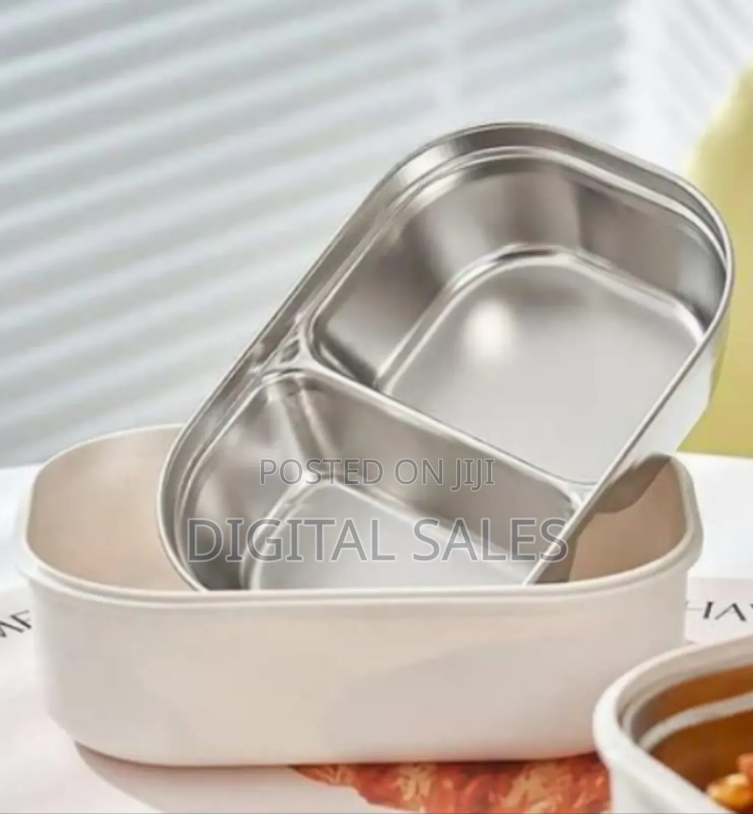 Modern Portable Lunch Box With Secure Lid and Air Vent