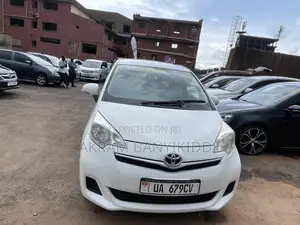 Toyota Ractis 2013 Silver