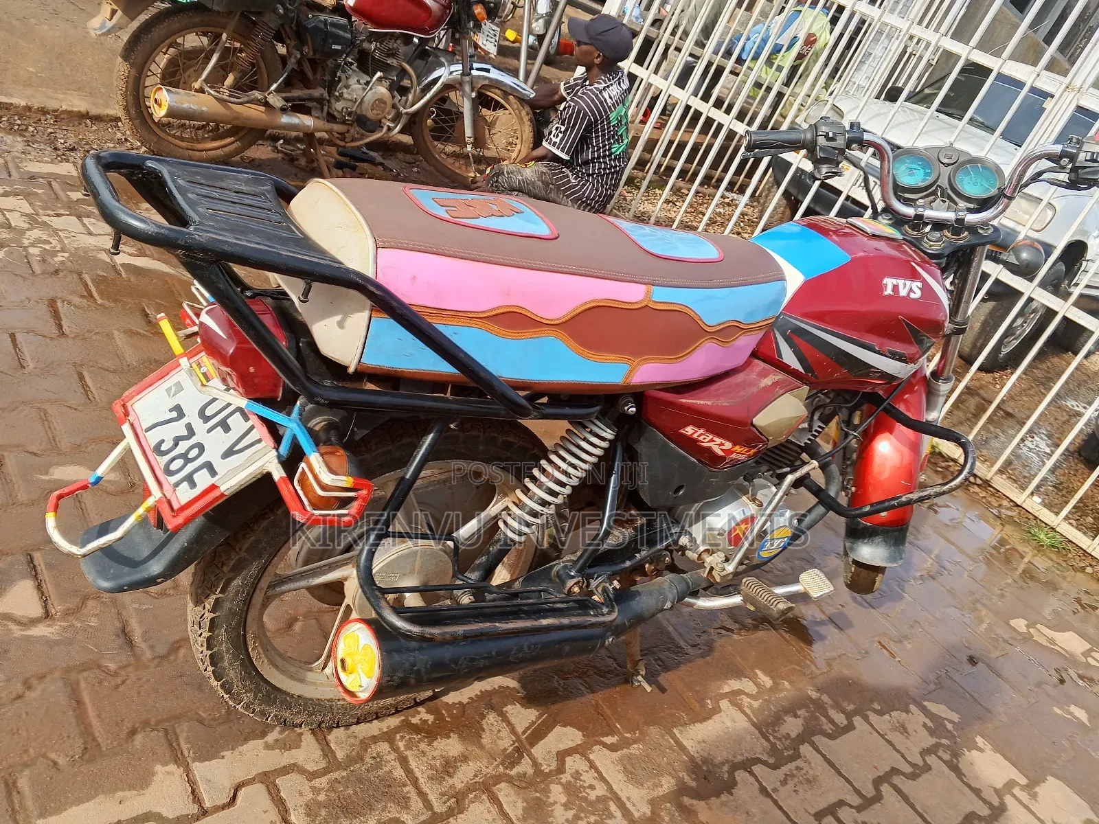 TVS HLX 125 2021 Red