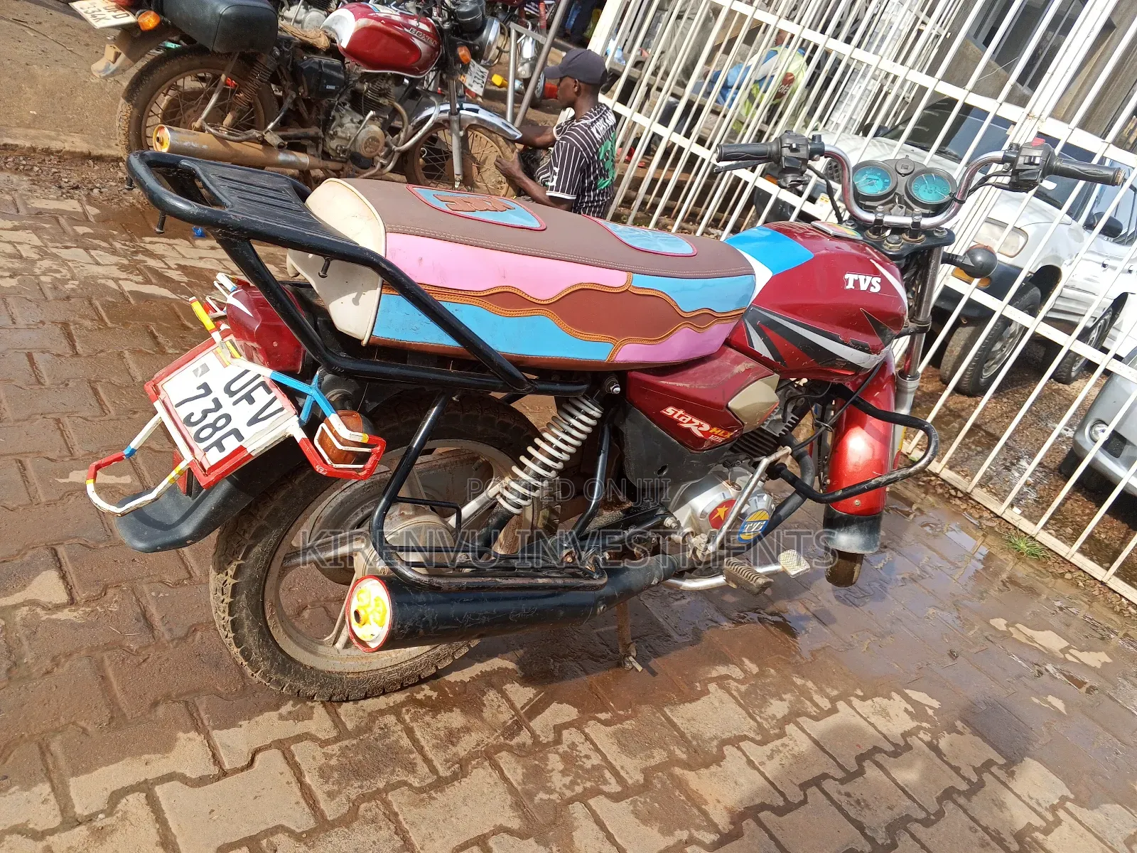 TVS HLX 125 2021 Red