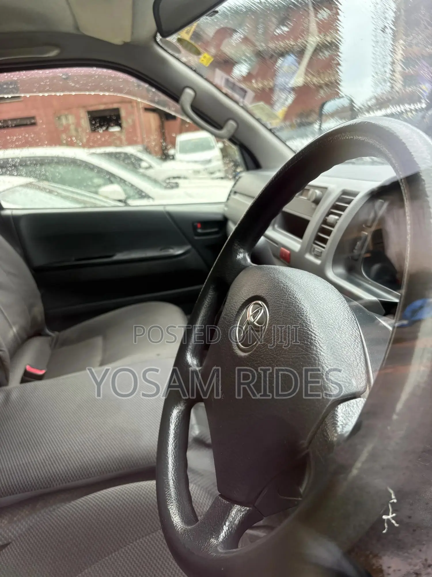 Toyota HiAce 2012 White