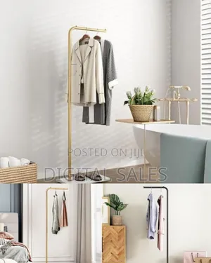 Minimalist Freestanding Garment Rack With Marble-Style Base
