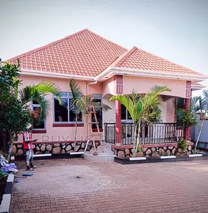 3bdrm Bungalow in Bwebajja Entebbe, Central Division for sale