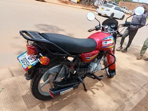 Bajaj Boxer 125 2022 Red