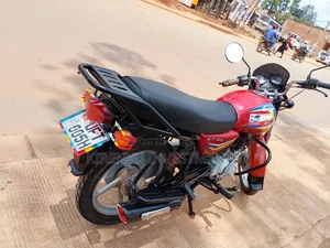 Bajaj Boxer 125 2022 Red