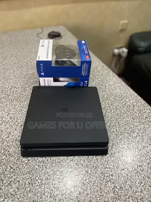 Ps4 Slim Console Chiped 2 Controllers 11 Games
