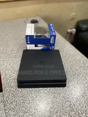 Ps4 Slim Console 2 Pads