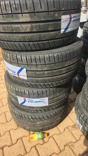 295/40r21 111y Saferich Brand New Tires