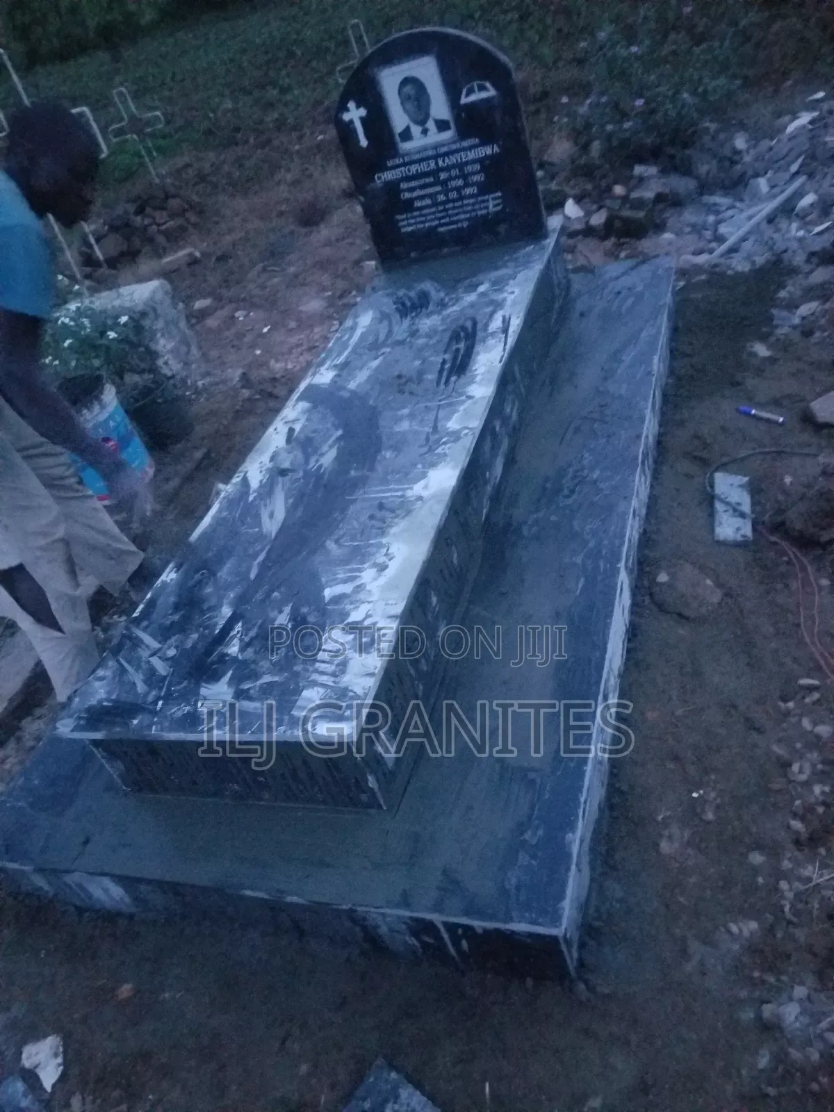 Grave Building Service