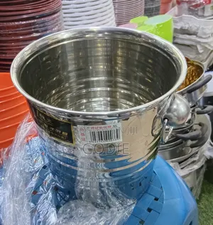 Stainless Steel Ice Bucket 5l, Likely Used For Cooling Beverages.