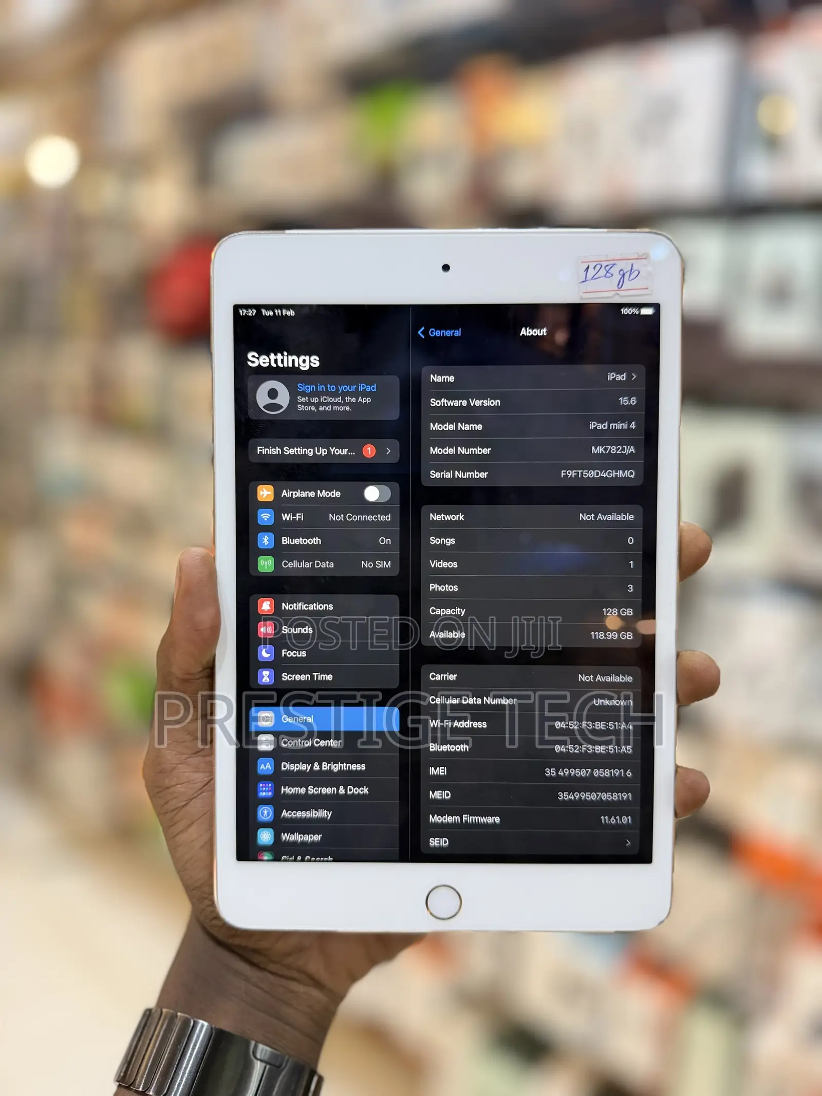 Apple iPad mini 4 64 GB Black