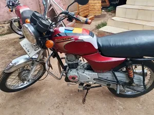 Bajaj Boxer 100 2019 Red