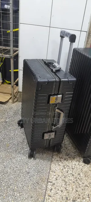 Medium Size 4wheels Lock Suitcase
