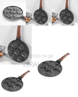 Non Stick Round Smiling Face Baking Pan- Black