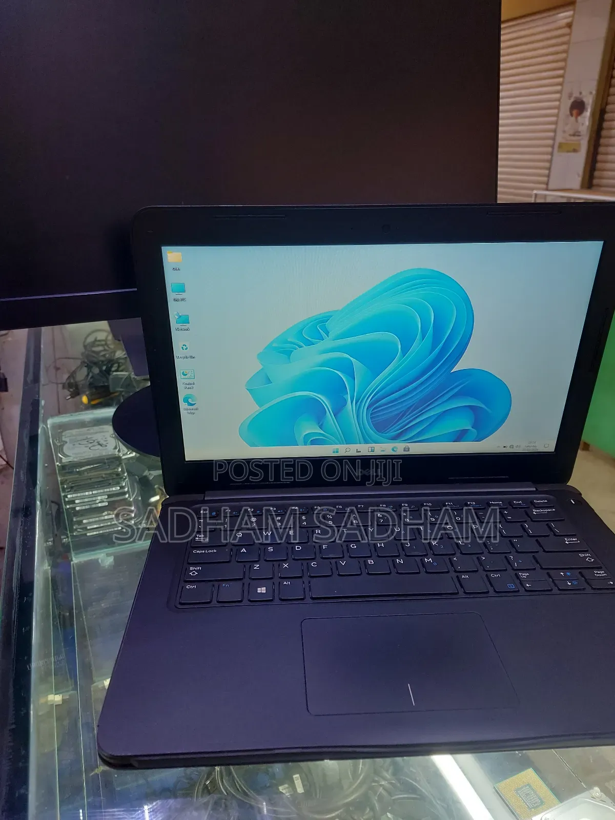 Laptop Dell Latitude 3380 4GB Intel Core i3 HDD 500GB