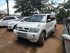 Mitsubishi Pajero 2001 White
