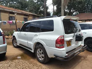 Mitsubishi Pajero 2001 White