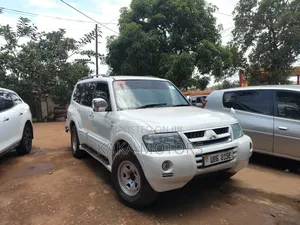 Mitsubishi Pajero 2001 White