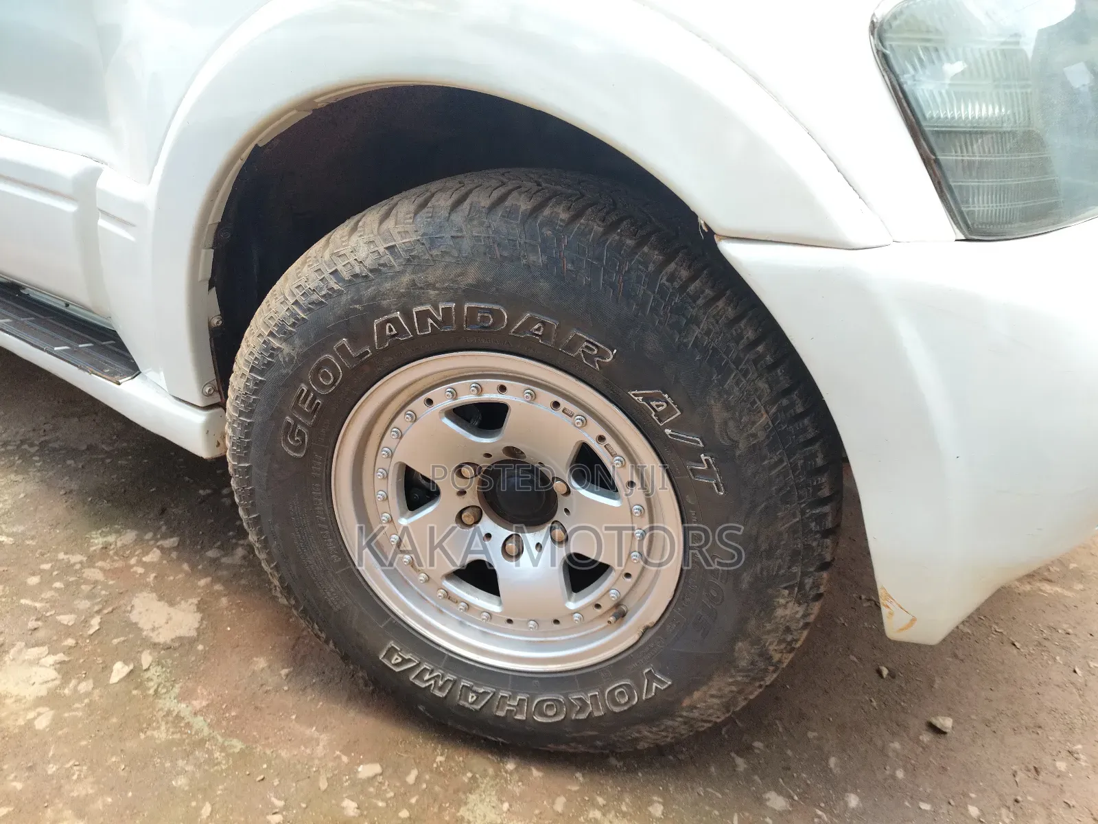 Mitsubishi Pajero 2001 White