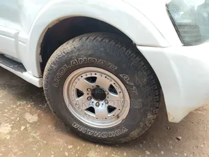 Mitsubishi Pajero 2001 White