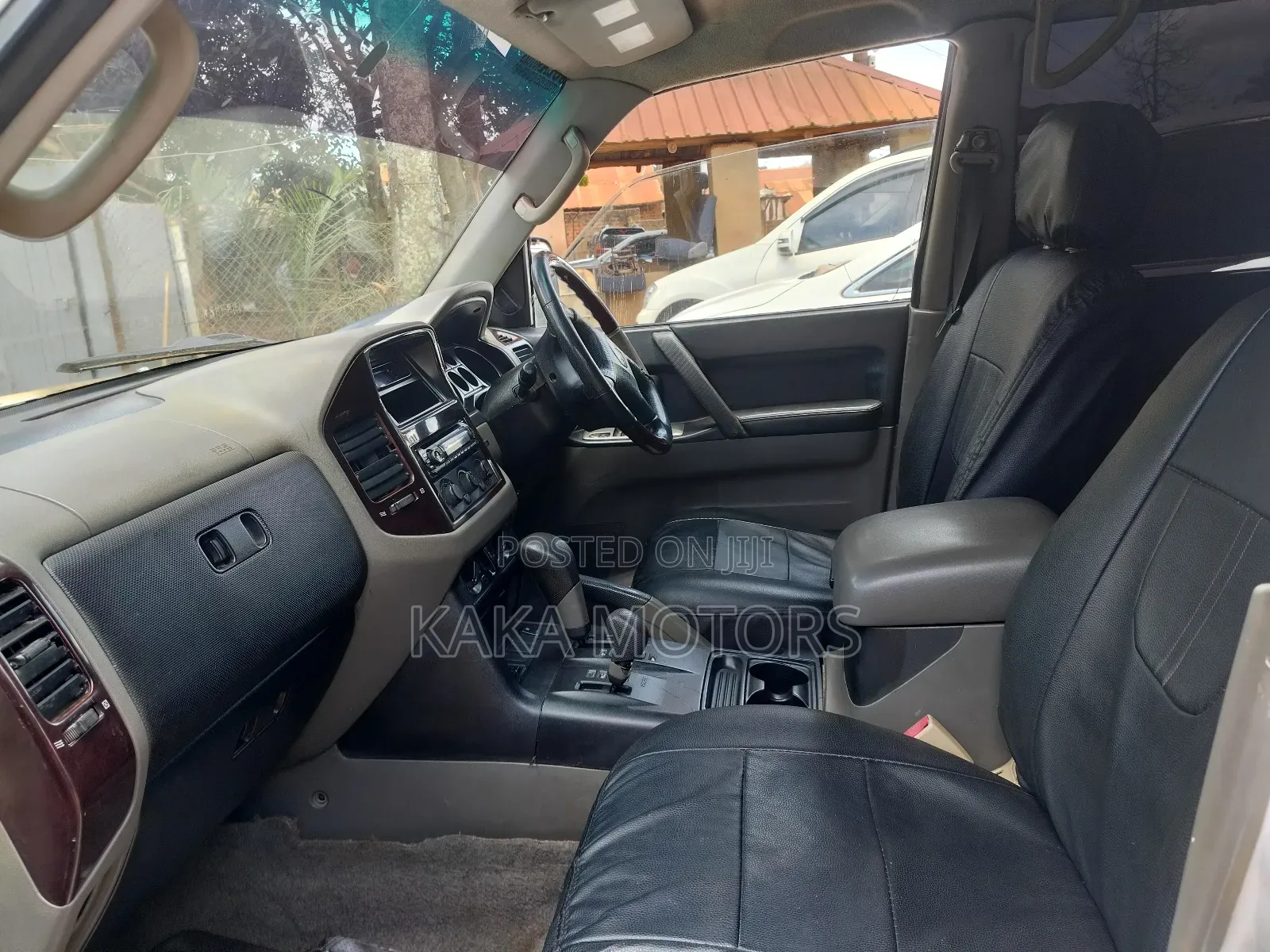 Mitsubishi Pajero 2001 White