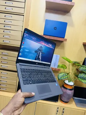 New Laptop HP 14z 8GB Intel Core i7 SSD 256GB