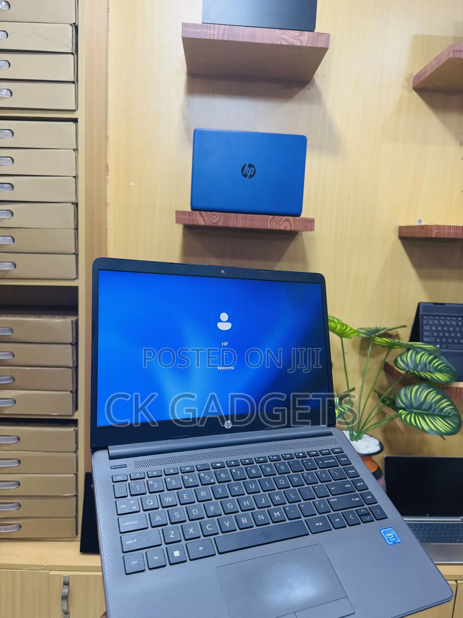 New Laptop HP 14z 8GB Intel Core i7 SSD 256GB