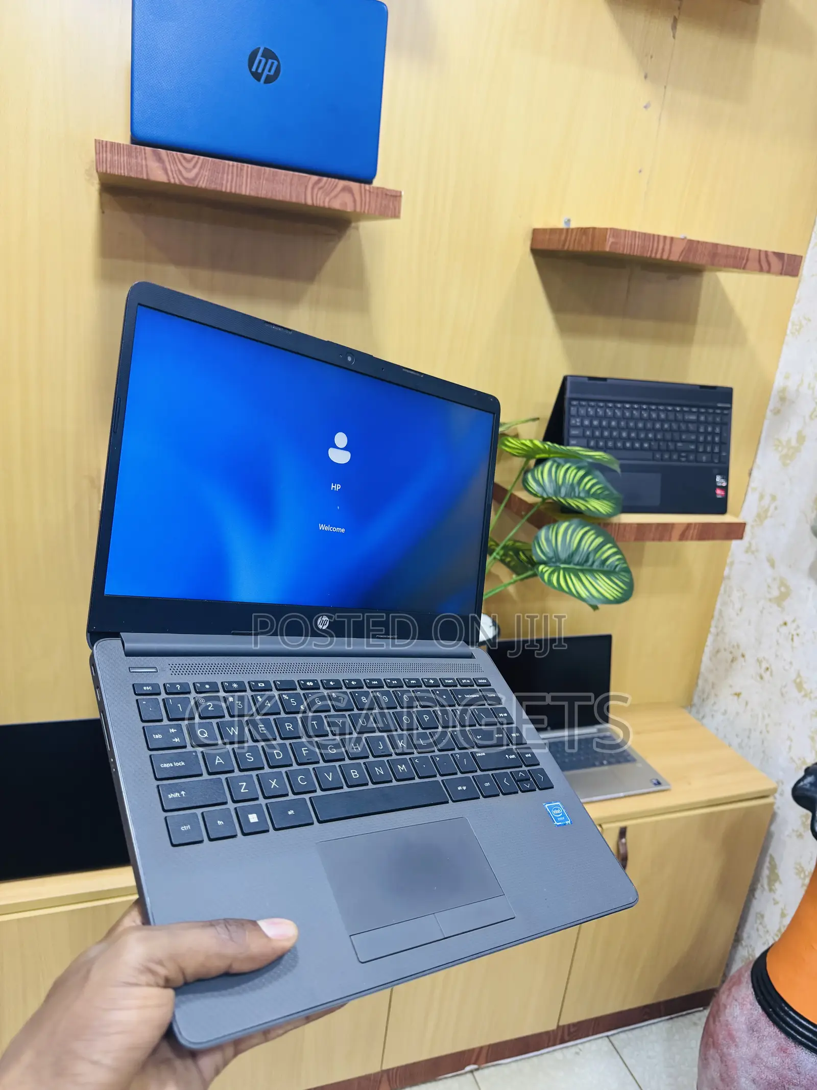 New Laptop HP 14z 8GB Intel Core i7 SSD 256GB
